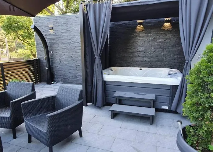 Beautiful House With Large Terrace And Jacuzzi