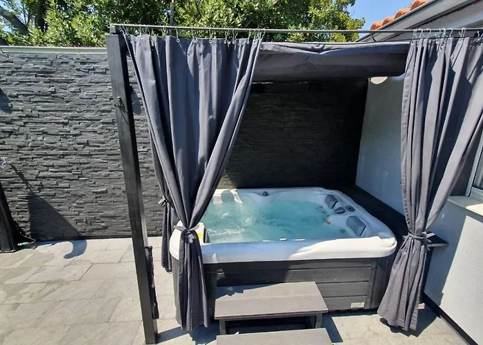 Beautiful House With Large Terrace And Jacuzzi
