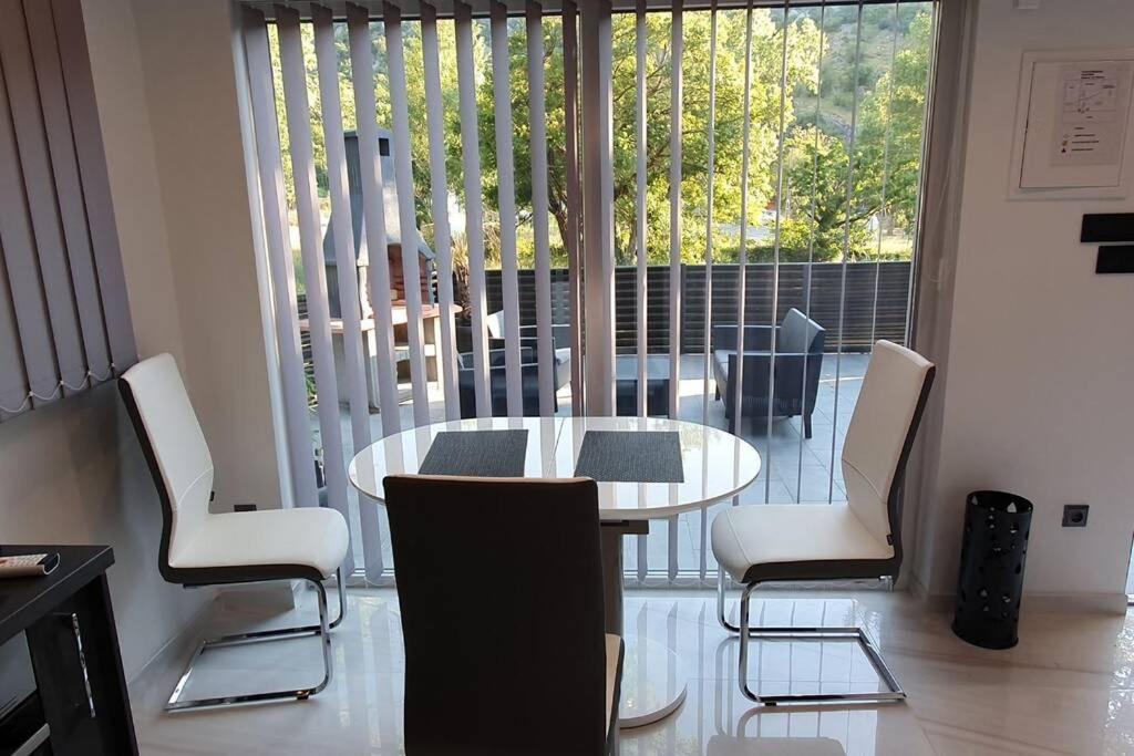 Beautiful House With Large Terrace And Jacuzzi Bakarac